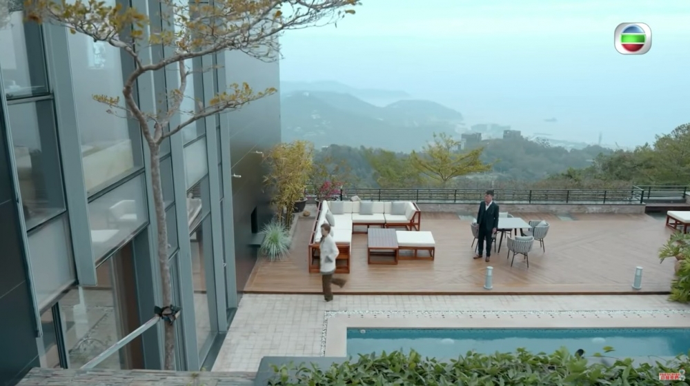 背山面海，景觀十分開揚。