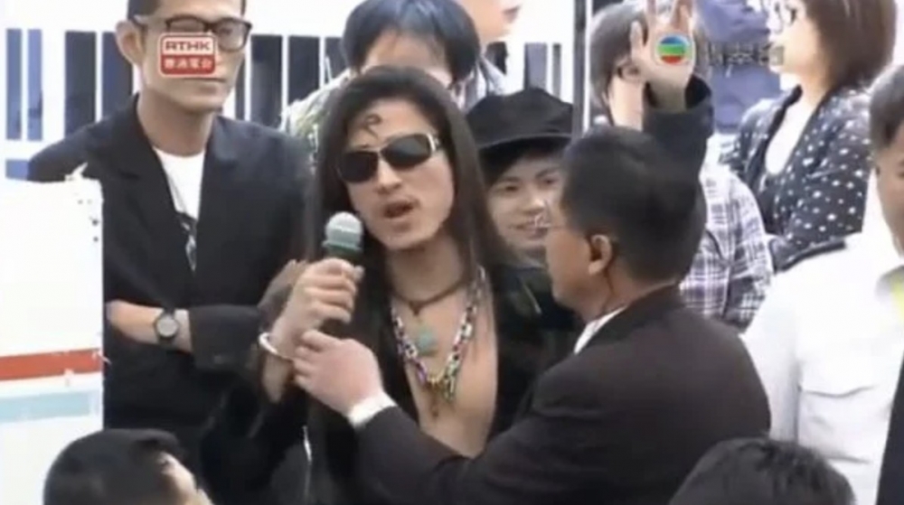 龍心2012年以出位言論同服裝成功爆紅!