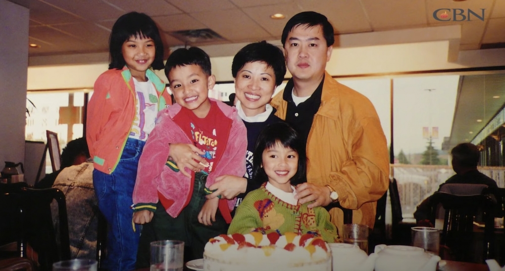認為有可能同兩姐弟於加拿大長大有關?!
