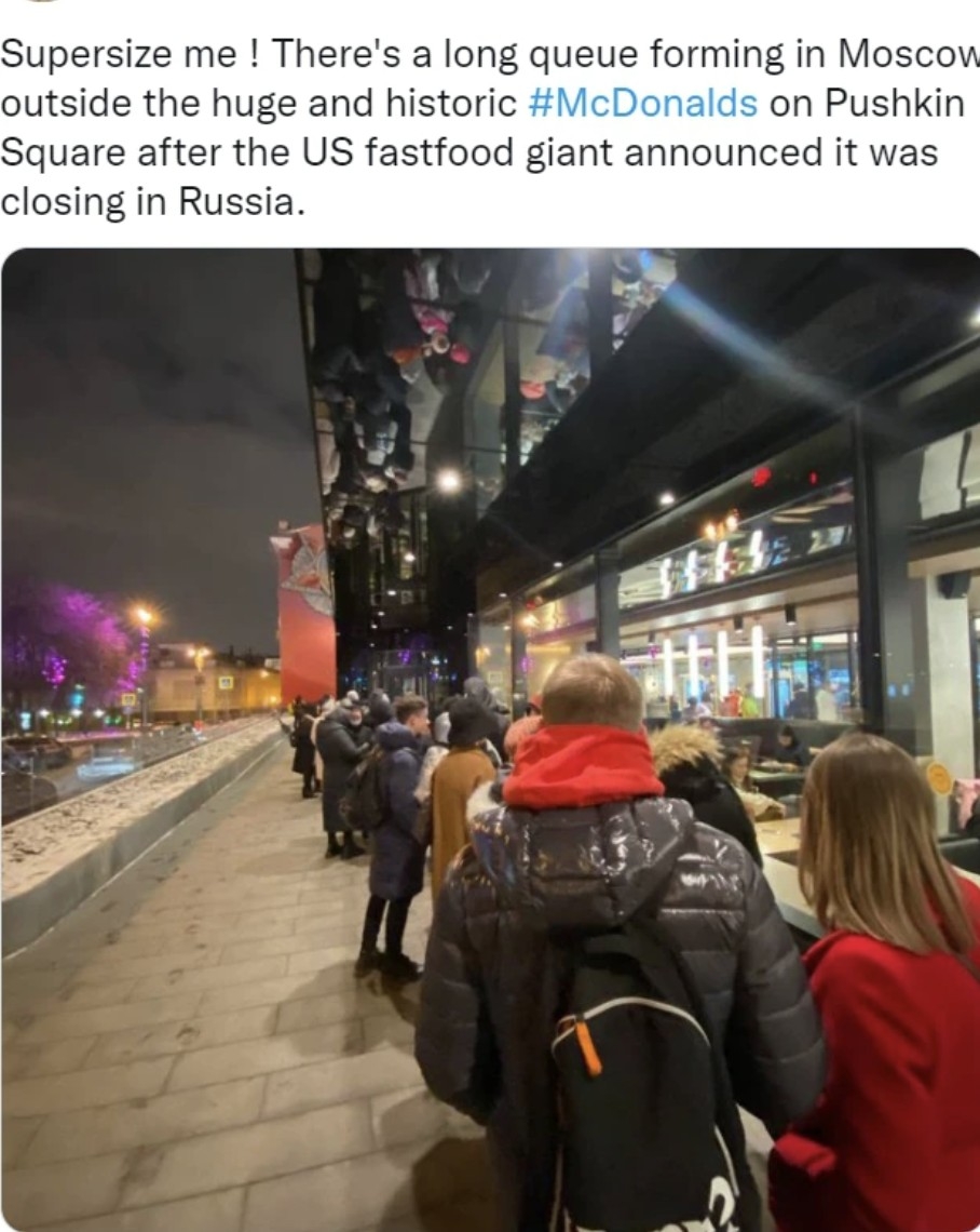 俄羅斯麥當勞宣佈關店後，市民都紛紛湧去食「最後的麥當勞餐」！