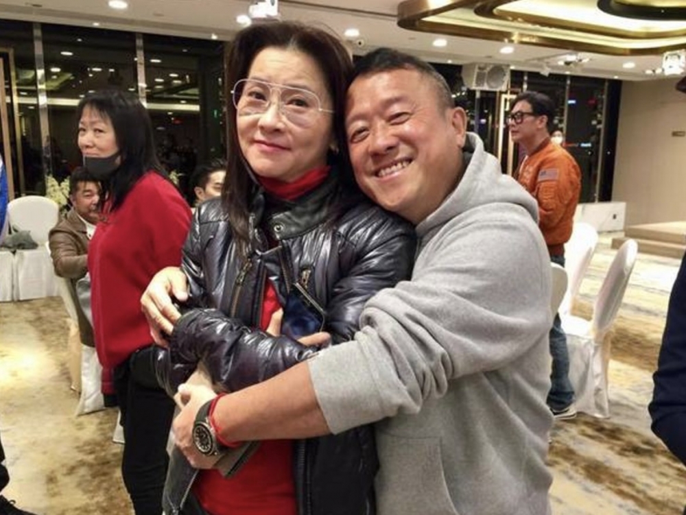 祝文君係藝進同學會嘅永遠榮譽會長！