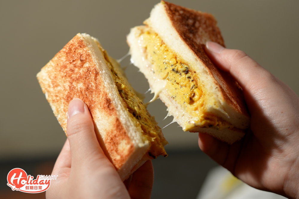 芝士黑松露滑蛋三文治亦是人氣配搭之一，黑松露與滑蛋比例適中！