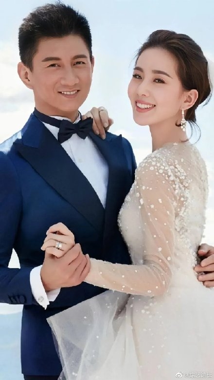 吳奇隆與劉詩詩呢對明星夫婦近日被傳婚變，二人終發聲明否認。