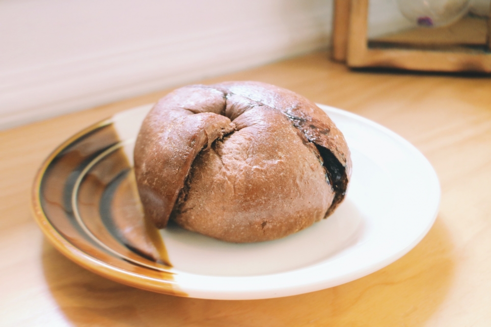 只要再翻熱數秒,雙重朱古力Bagel便有流心朱古力醬,和在Cafe堂吃沒分別。