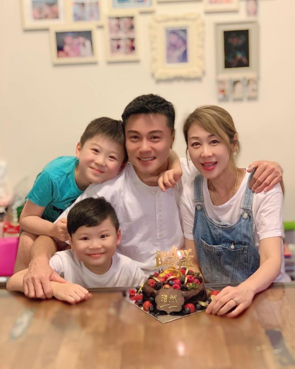 黃浩然自認傳統,又不認為早婚會對其事業有太大影響。