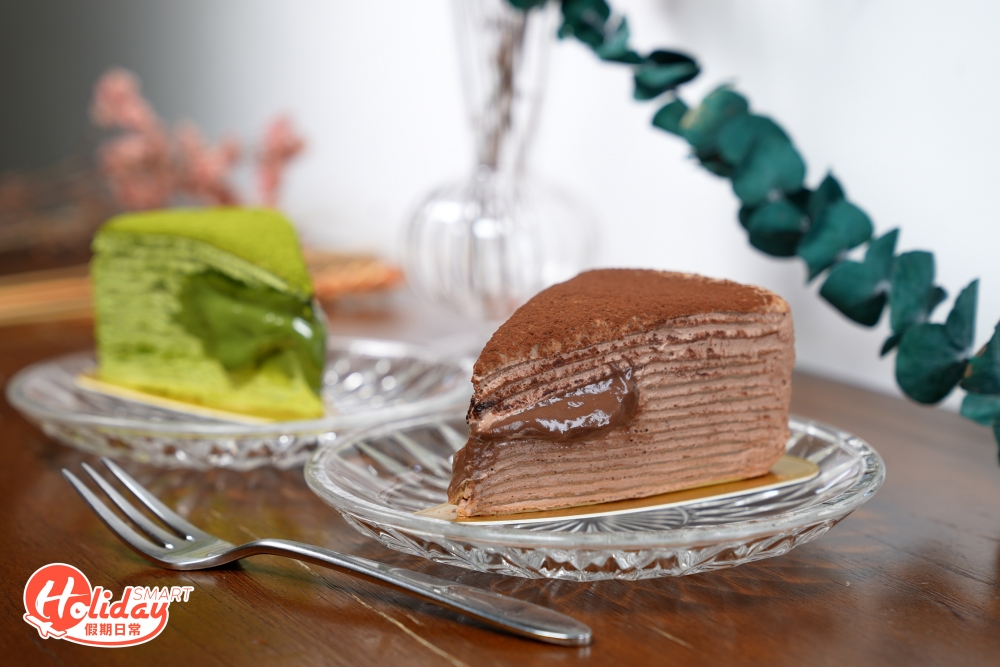 當然不少得介紹招牌千層蛋糕，總共有近30款口味，每日隨機供應16款口味，日售近400件相當把閉，千層蛋糕同樣每日新鮮製作，用上日本麵粉、日本雞蛋、法國牛油和澳洲牛奶，一層透薄班戟皮，一層香滑忌廉逐層疊上，足足有20層。