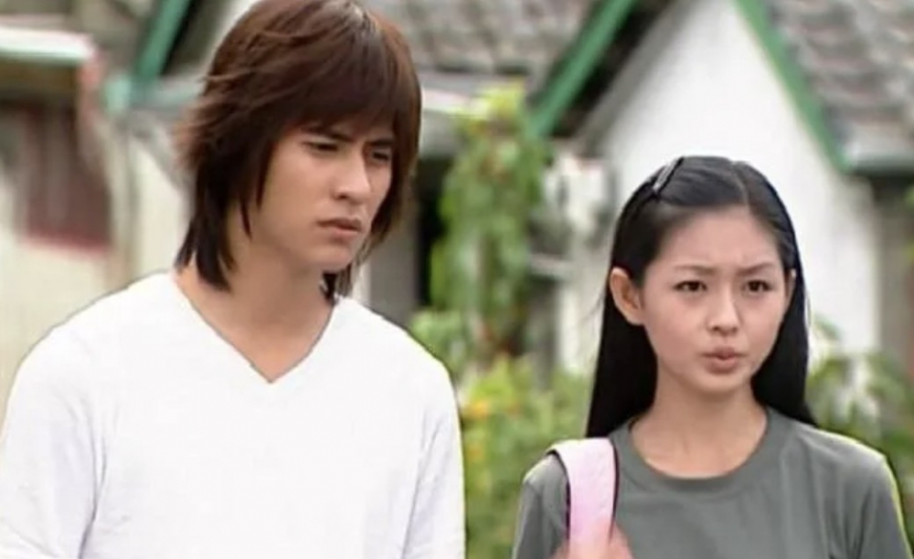 後來，大S戀上過往拍檔仔仔，戀情維持大約3年。