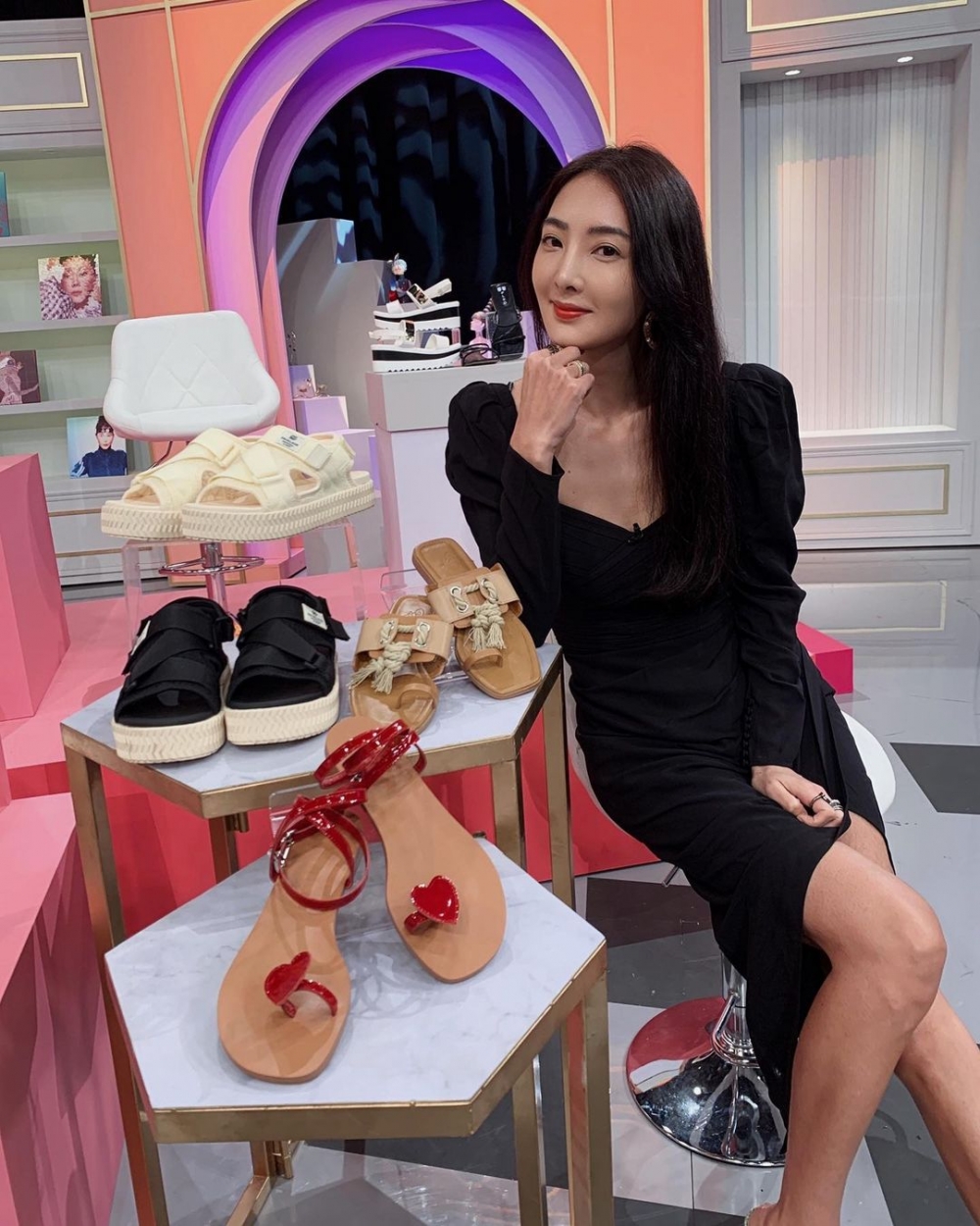 有指曹格老婆吳速玲對佢嘅行為失望落淚，更因此令婚姻亮紅燈，搞到夫婦分居。