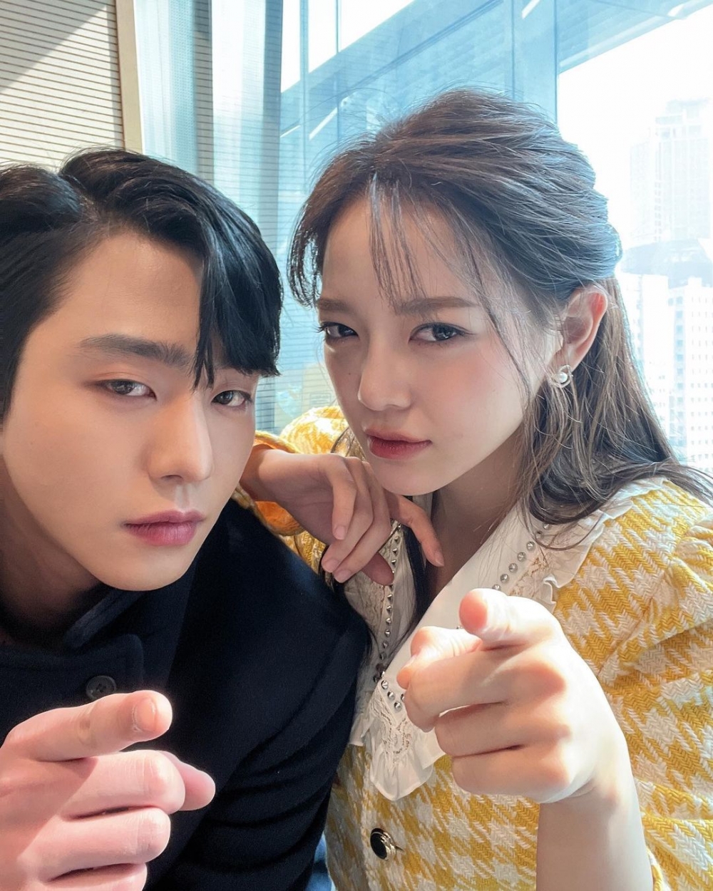 安孝燮在《社内相親》中被金世正取的外號「始祖鳥」，引起網民的熱議~