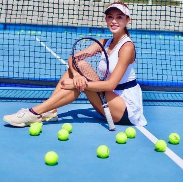 張利華嘅五官亦變得更精緻！