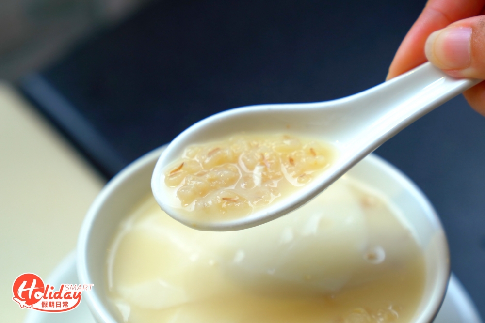 豆腐花口感嫩滑,加上有嚼勁的薏米,口感豐富。