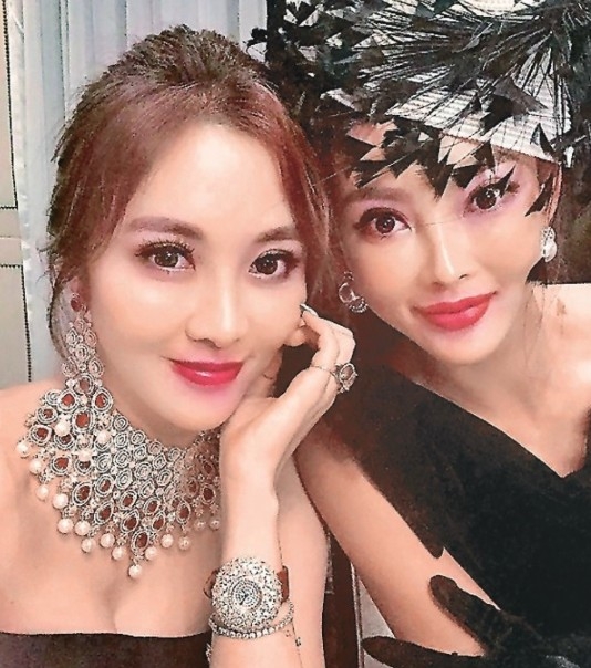 張利華（右）被發現受輕傷送院治理