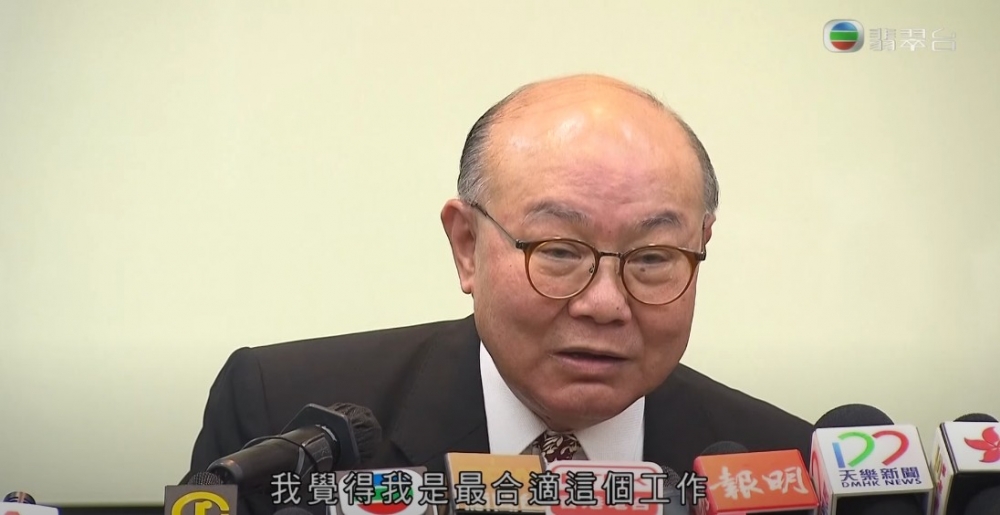 據悉張利華現任男友係退休法官胡國興嘅兒子胡雅倫！