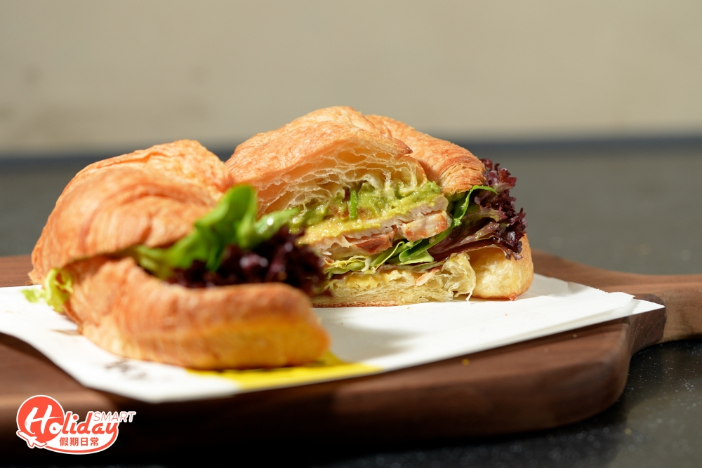 除了三文治外，13 Thirteen亦有售各款漢堡、牛角包、意大利包。