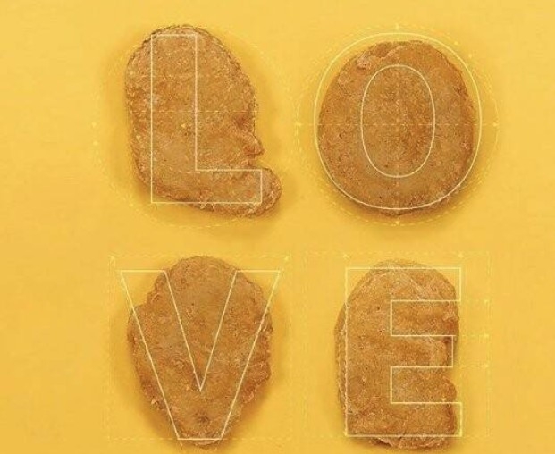 更同「LOVE」嘅字母相似