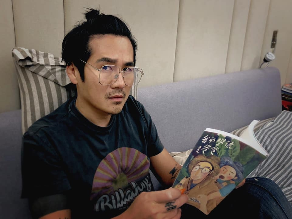 事件掀起台灣網民熱議，有人指曹格酒後失態並非第一次，直指佢酒品唔好