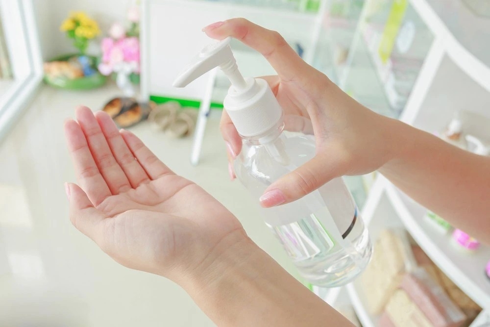 消毒噴劑等抗疫用品已成為日常的熱購物品。