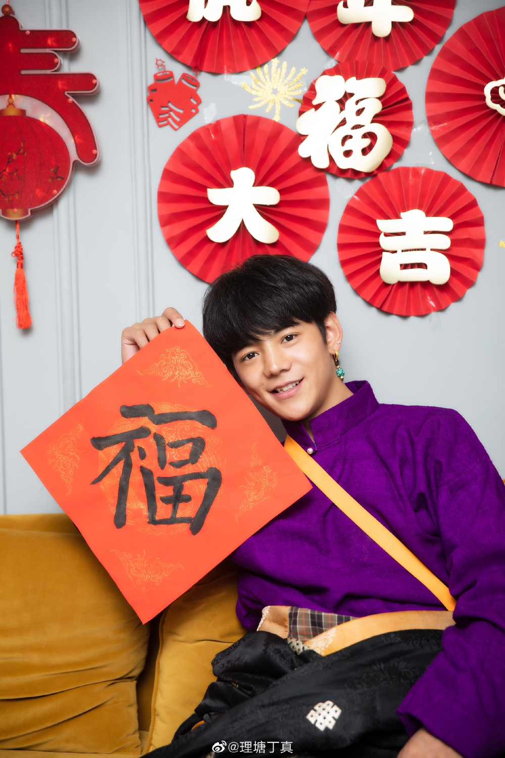 丁真不只本人紅透網絡,連起家鄉及親人都人氣大增。