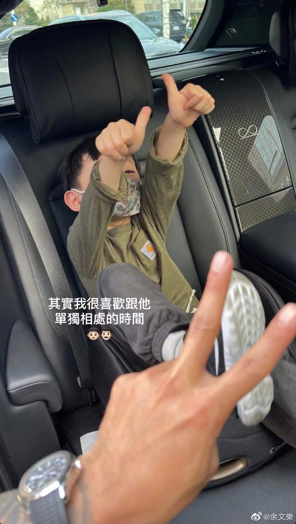 有網民留意到車上嘅無限符號，原來架車售價達800多萬港元。