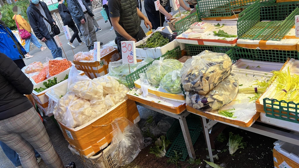切碎嘅蔬菜一包售價為$30、$50元,帖文隨即引起網民熱議