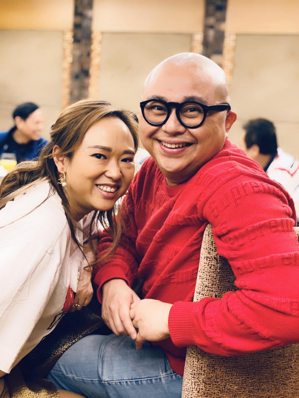 Bob表示喺街頭食飯並非速遞員本意，而且當事人已經搵咗個盡量唔影響其他人嘅地方食飯，佢指投訴人「好無同理心，好唔善良」