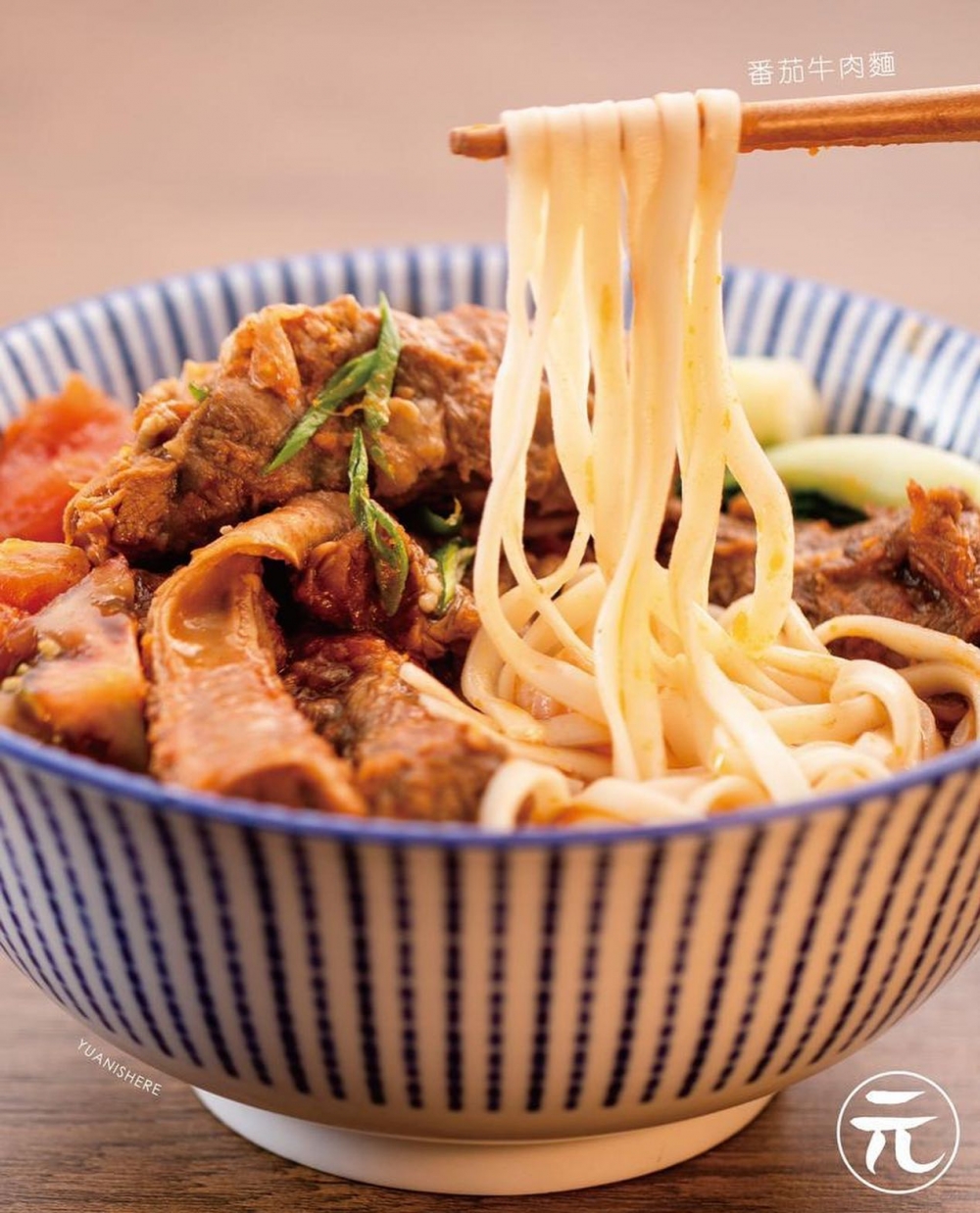 另外主食方面有多款滷味、牛肉麵、手工餃子等台式食物供選擇。