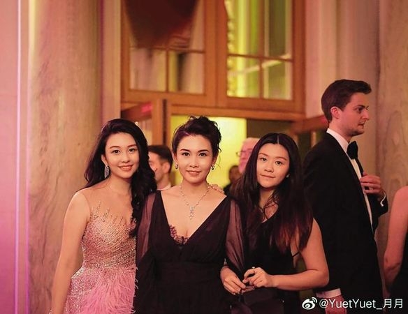 有人表示:「個人感覺比邱淑貞女兒還像」