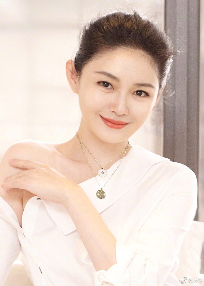 具俊曄訪台，透過圈中好友介紹結識大S，兩人一見鍾情，好快就確定戀情