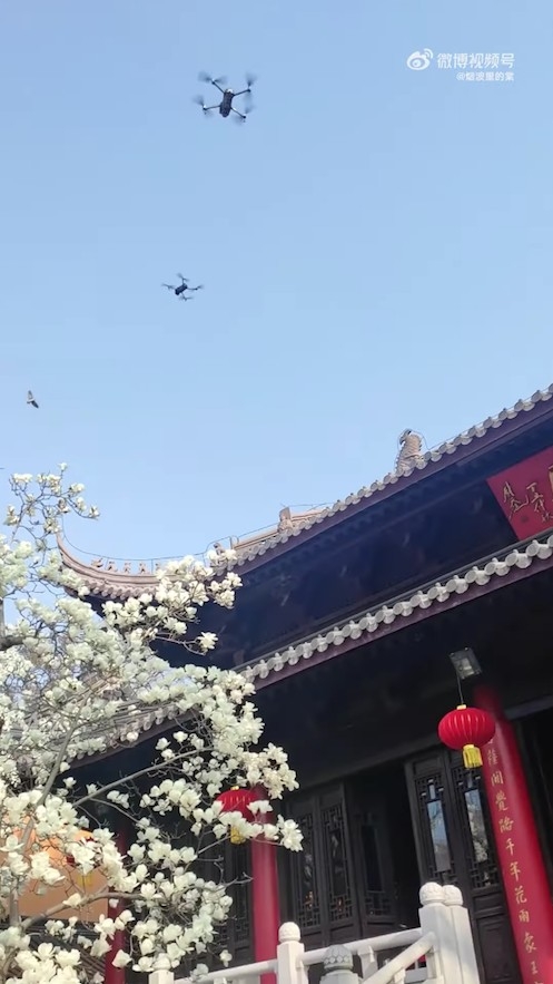 竟然更出動多部航拍機影法師。