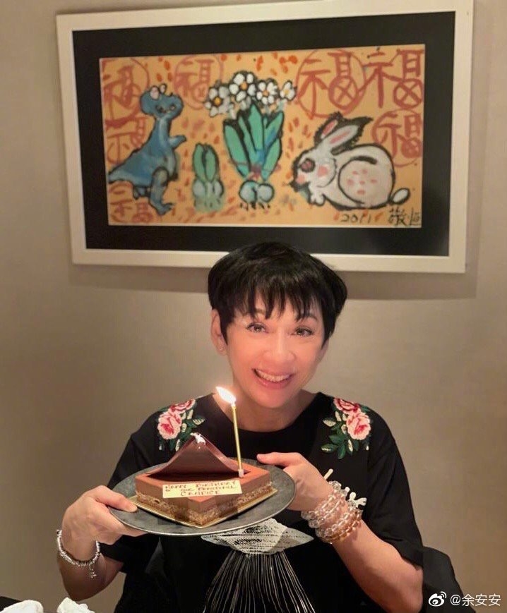 余安安於1987年與公關李萬棋結婚！