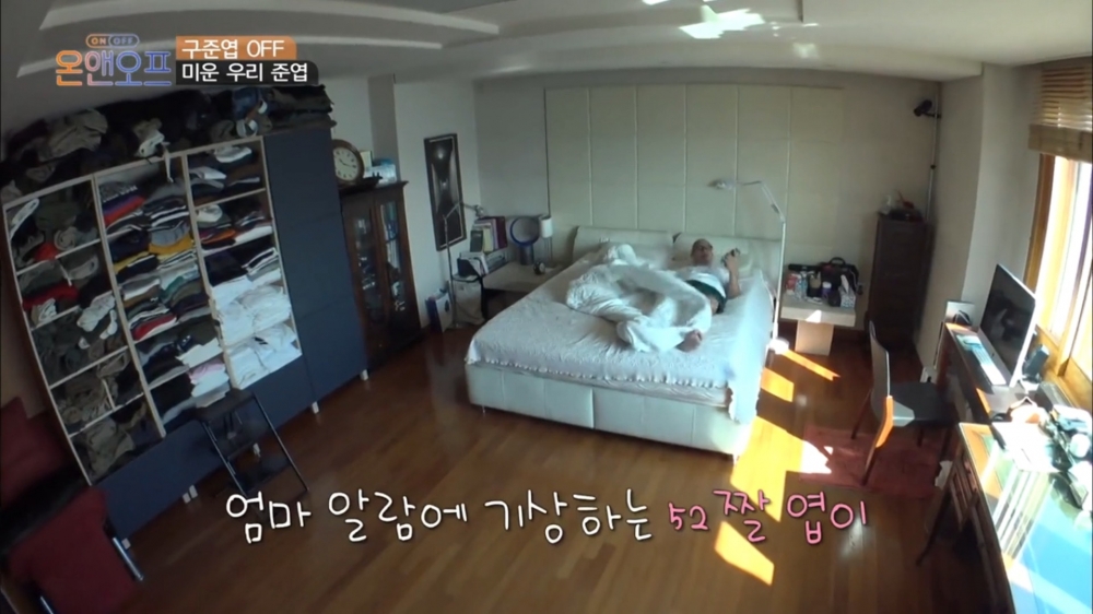 睡房都有唔少衣物