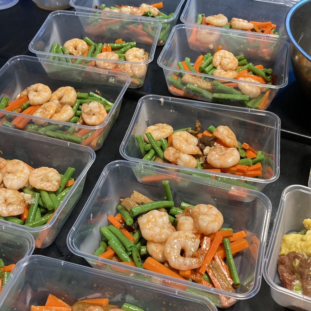 主打私房菜的觀塘煮宮最近就推出抗疫套餐，主要為需家居隔離或確診人士供應一日三餐膳食及滋潤湯水，並直送到上門。