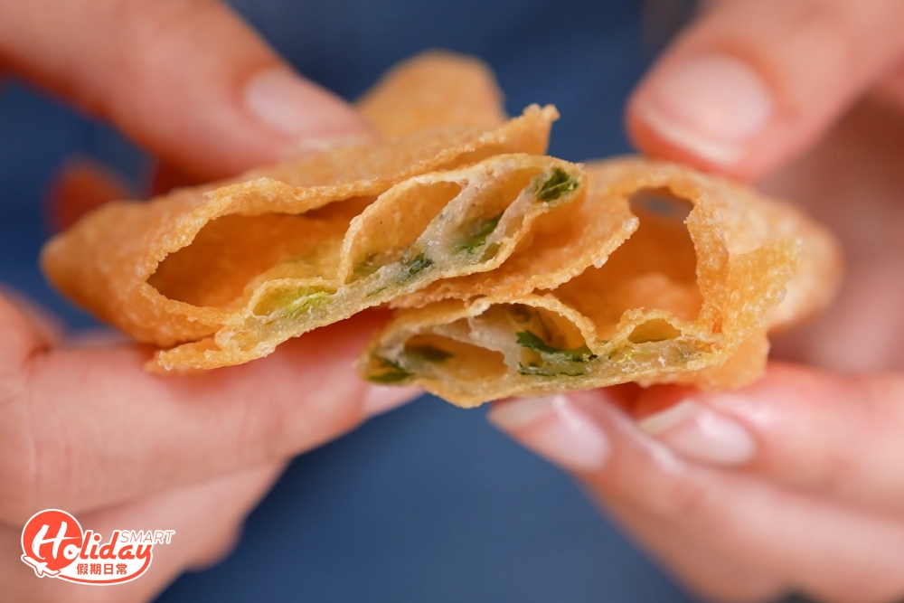 除了牛腩牛雜，每天新鮮包製的炸門鱔雲吞都幾搶手，雲吞炸至脆皮金黃，配上甜醋來吃，非常開胃！ 