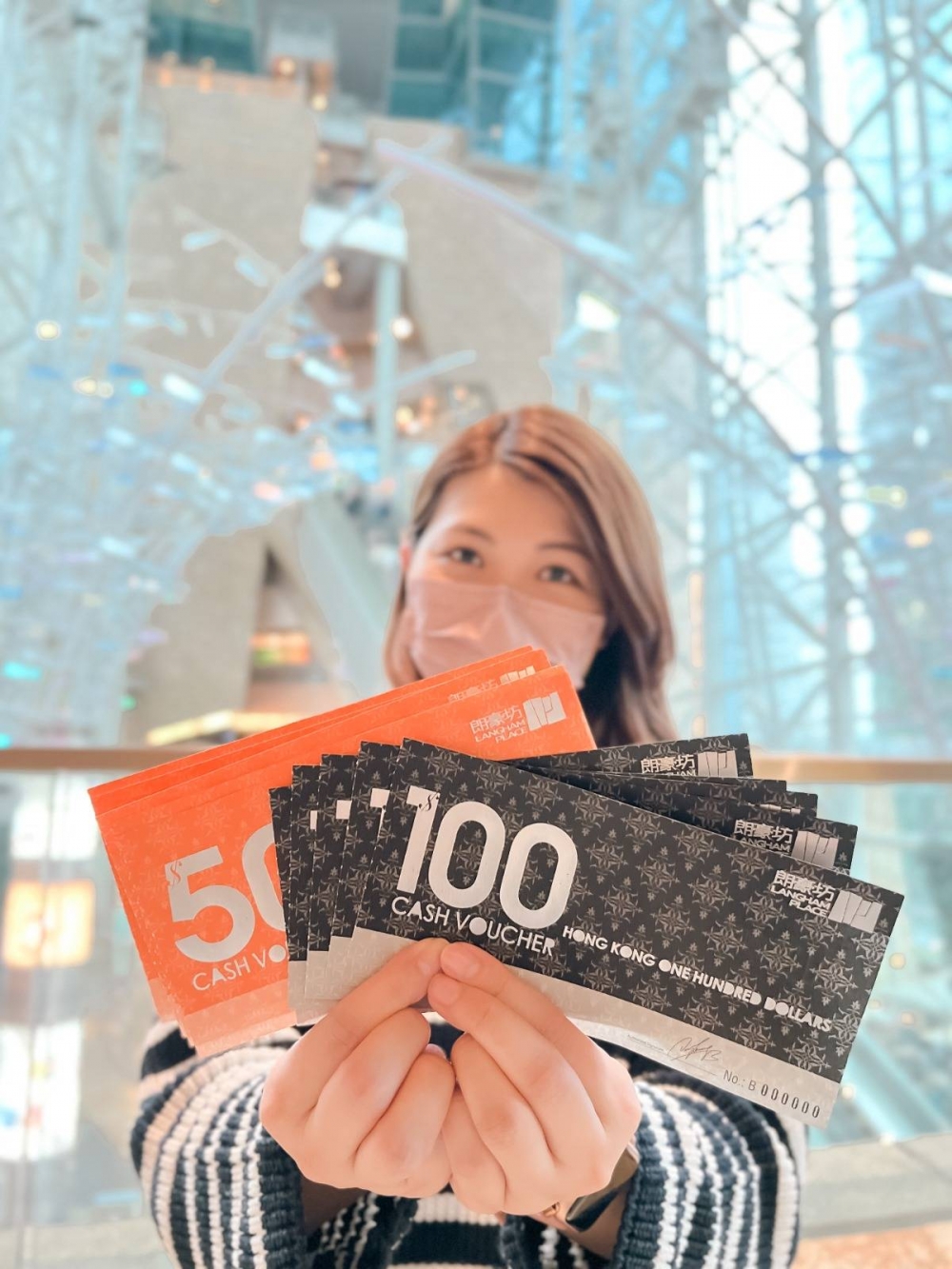 朗豪坊於4月21日起推出《朗豪坊 #幫你埋單》優惠，而且所有回贈獲得的商鋪及餐飲現金禮券，均不設任何消費門檻！