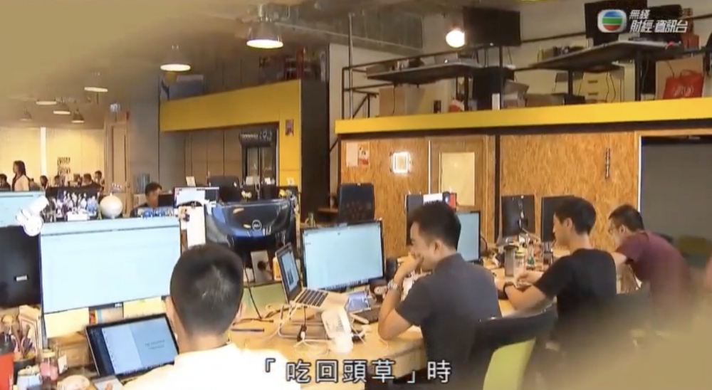 雖然回巢後職位同人工都大不如前,但失業一段時間佢為賺返生活費最終仍決定返舊公司幫手