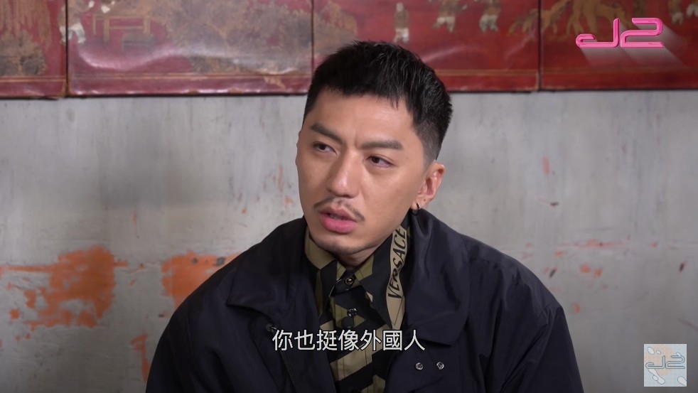 寶兒見到袁偉豪早上有飲咖啡習慣，就表示對方似鬼佬。