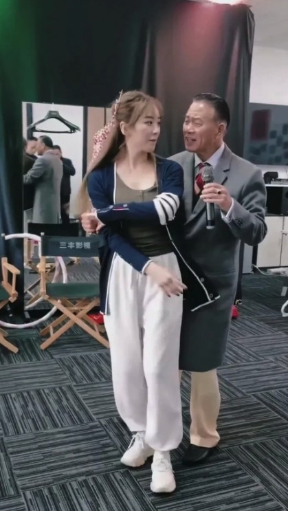 但萬梓良堅持跳埋佢~