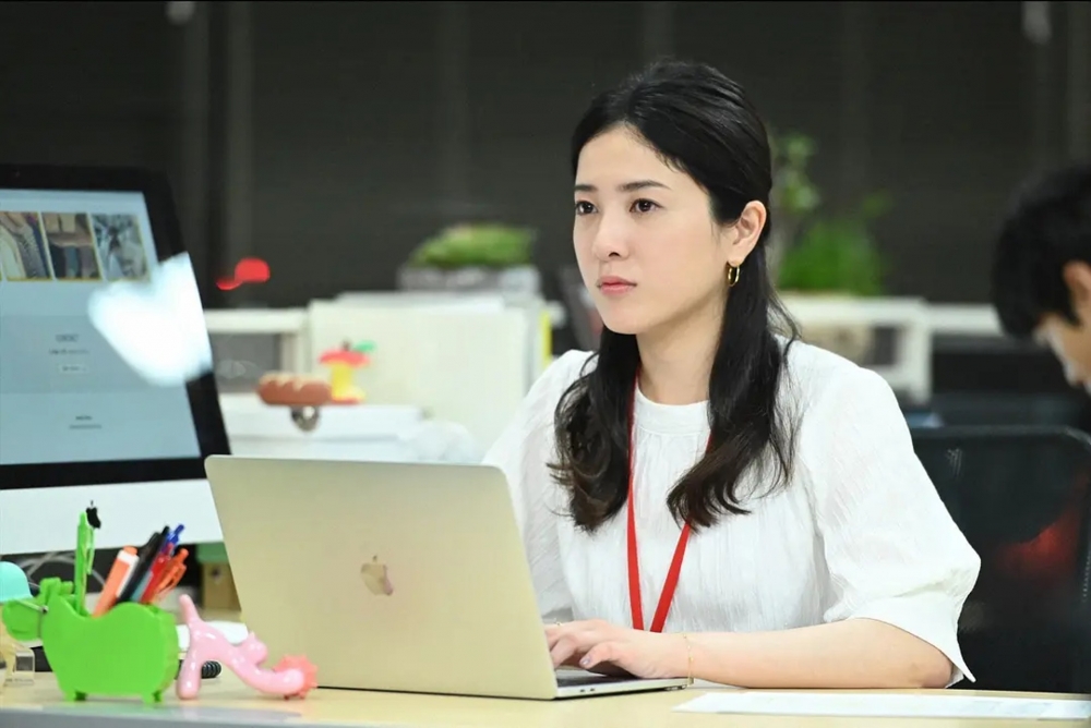 樓主指自從00後女同事加入,成日聽到中年上司講埋晒啲「潮語」
