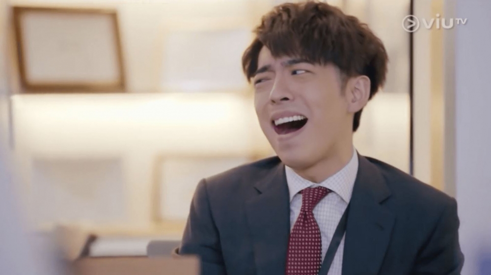 女同學老公反應甚大咁表示：「你做圖書館？？！圖書館唔係都係得啲師奶、呀伯、學生哥做㗎咩？」又問事主份人工夠唔夠使