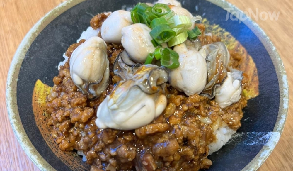 萬華街小碗蚵仔滷肉飯