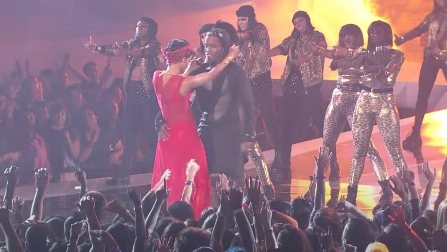 Rihanna與A$AP Rocky一次同台演出後擦出愛火花。
