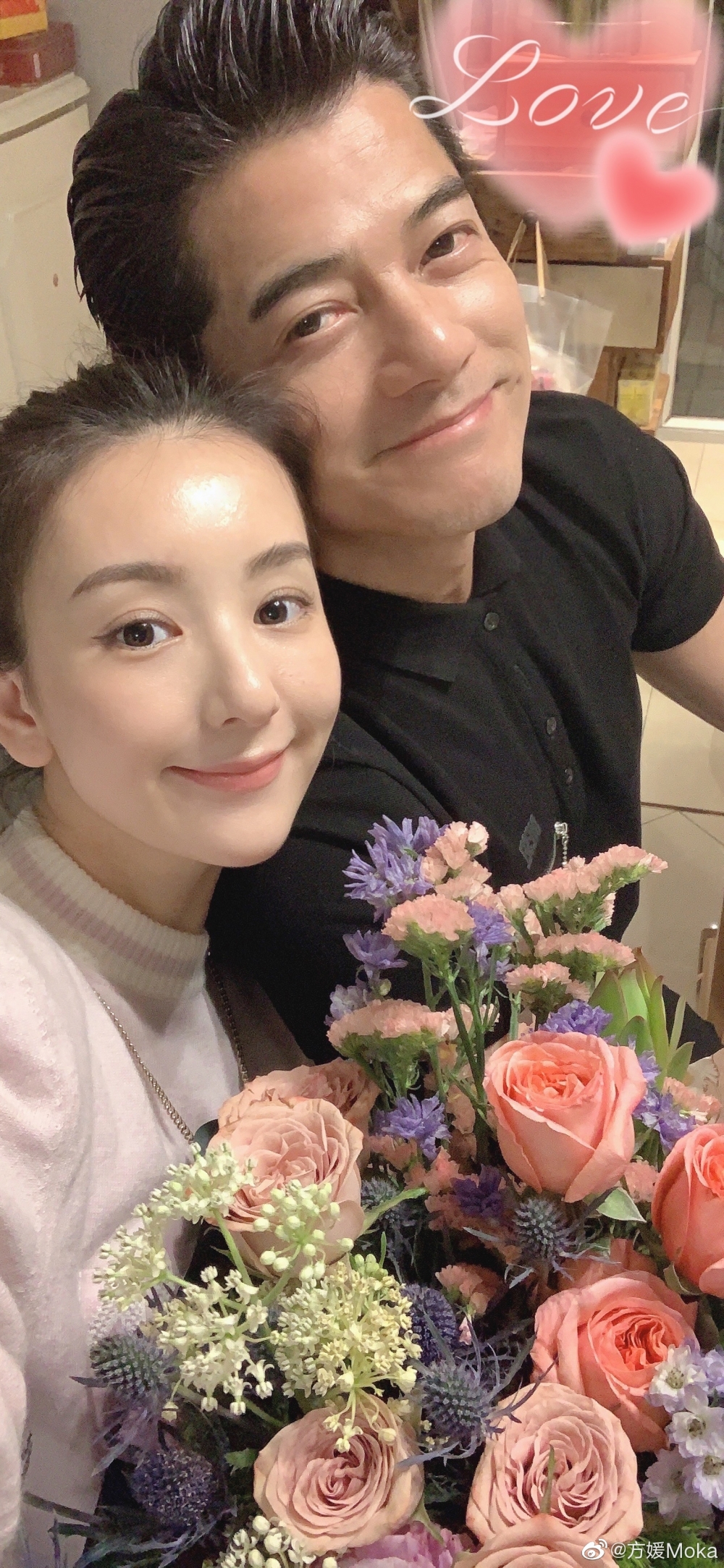 方媛上載與城城慶祝結婚5週年嘅照片~
