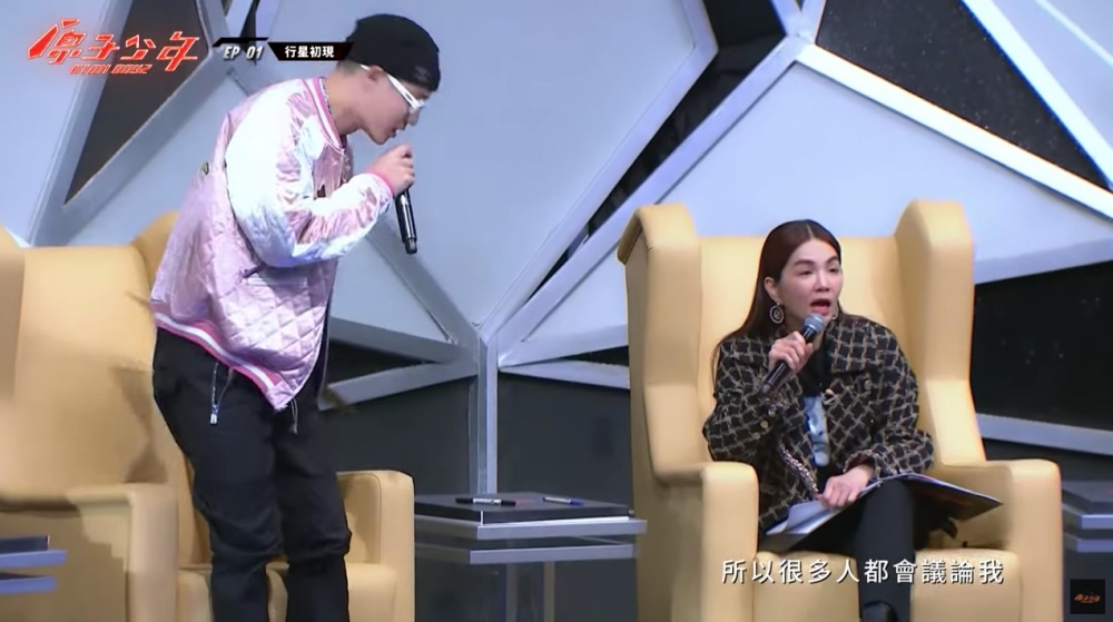 幾位導師都忍唔住企起身問:「台上那是你嗎?!」