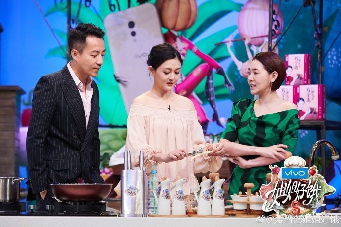 汪小菲日前突然於微博公開大鬧小S,又強硬表示不允許自己嘅仔女叫一個佢唔識嘅人做爸爸。