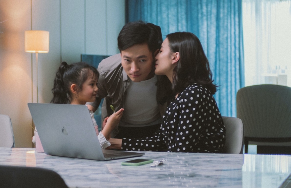 據悉確診男係保險公司高層，有網民表示當事人應該無諗過偷食會咁樣被踢爆，亦有人認為呢啲個人私生活唔應該被過分關注。