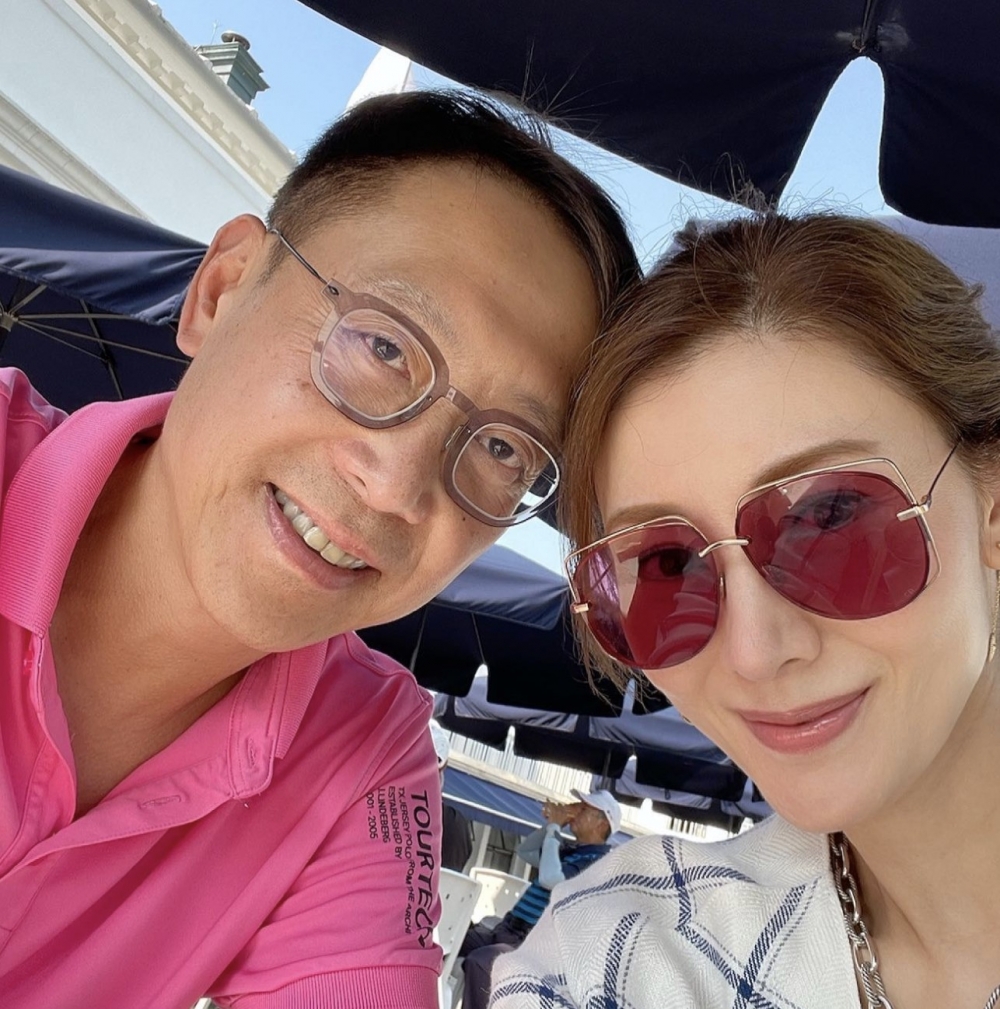 李嘉欣於2008年與富商許俊亨結婚!