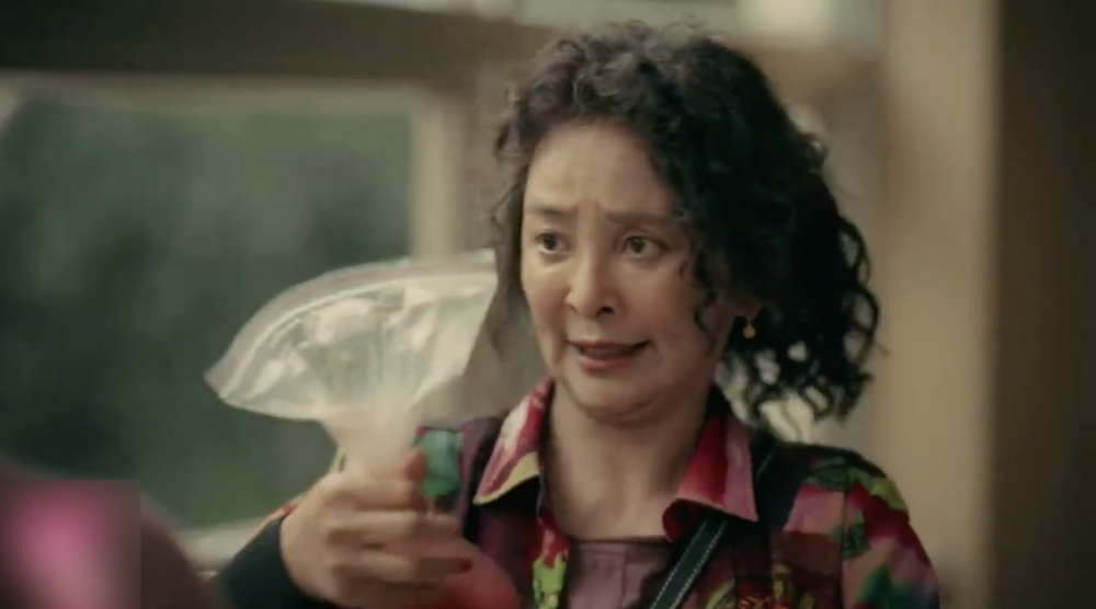 奶奶要胎盤來為小兒子燉補湯。