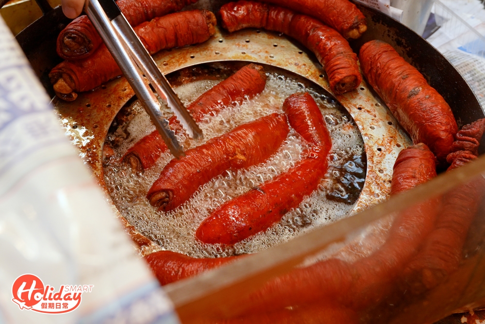 同樣受食客歡迎的有招牌炸大腸！炸大腸也是即叫即炸，咬落香酥彈牙，食到肥膏肉汁！