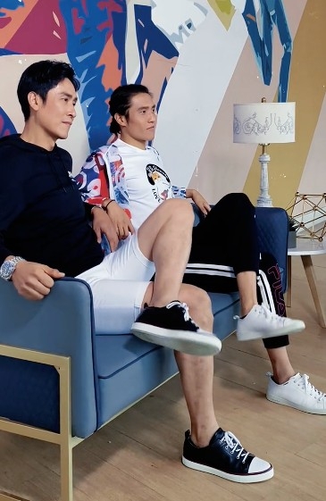 兩父子近日亦喺抖音拍片，馬在驤留長髮有紮辮，同爸爸馬德鐘齊齊做運動