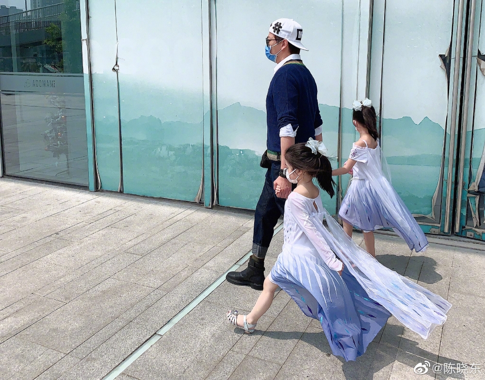 陳曉東同太太育有2個女兒